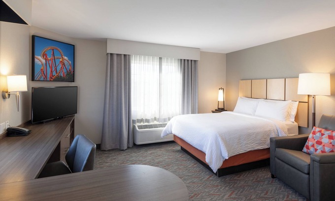Anaheim Resort Hotel | Disneyland Getaway! Pool, Onsite Parking, Pet-Friendly, Close to Disneyland!