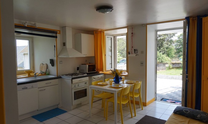 Besse-en-Chandesse Apartment | DISPO WE 1er mai - Nice flat on one level - terrace - Good location