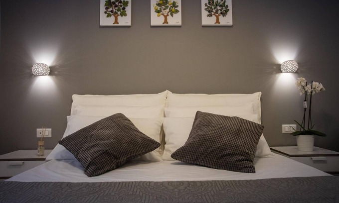 Historical Downtown Salerno Apartment | "DIVINA GUESTHOUSE" Luxurious and modern apartment in the center of Salerno