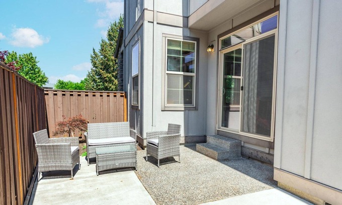 North Bethany House | Divine Bethany 2BR w/Pool, nr Brewery, Garden & Golf, by Blueground