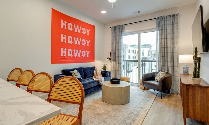 Historic Edgefield House | Dixie Deluxe - Rooftop Balcony - Mins to Broadway!
