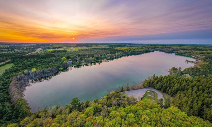 Gaylord Resort | Dixon Lake Resort, Lakefront Villas on a scenic Norhern M