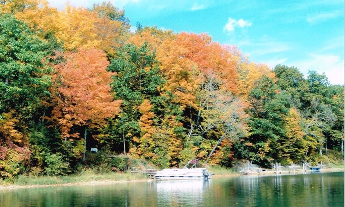 Gaylord Hotel | Dixon Lake Resort