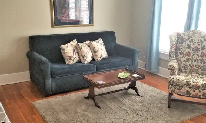 Central Gardens Apartment | Dlx King 1 Bd, Huge Balcony, Washer & Dryer