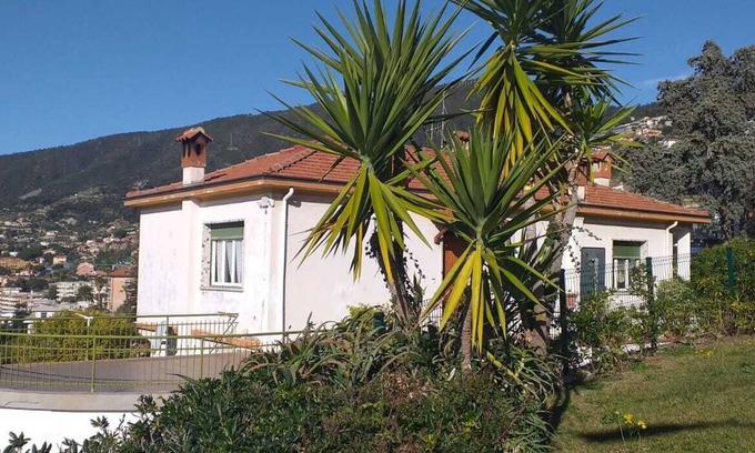 Ospedaletti House | "Do you want a corner of paradise"?