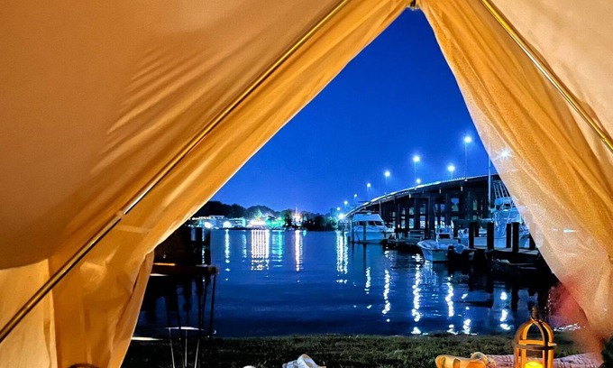 Edgewater RV Rental | Dock, Dine, & Unwind: The Ultimate Waterfront Glamp Spot