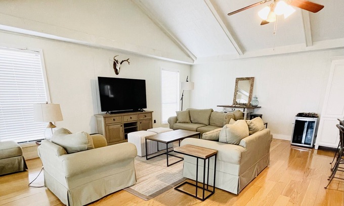 Ventress House | Dock Holiday, 5 bdrm/4 bath Lake House