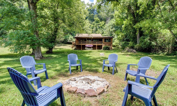 Whiteside Cabin | Dock & Hot Tub: Tennessee River Cabin Getaway