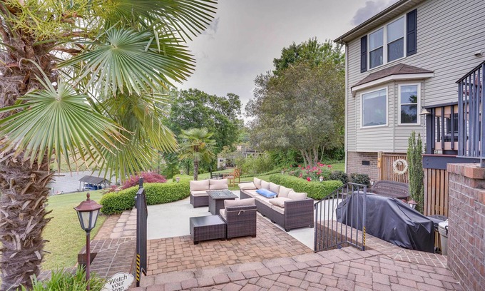 Roanoke Rapids House | Dock & Kayaks: Lakefront Roanoke Rapids Home