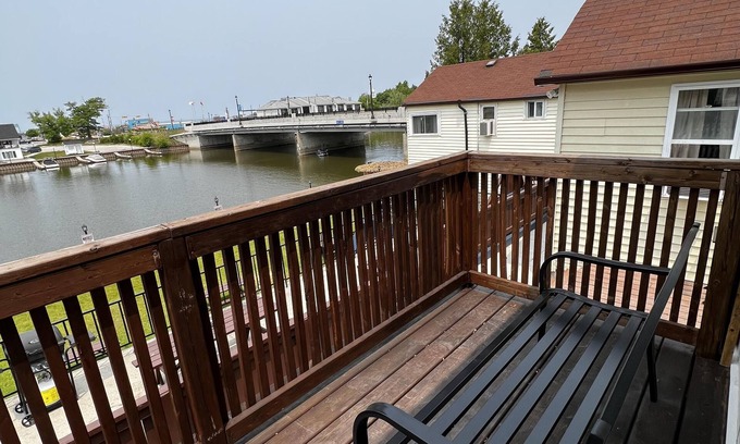 Wasaga Beach Cottage | Dock Life Beach 1 - Cottage 4, Riverside 2 bedroom, 3 min walk to Beach 1