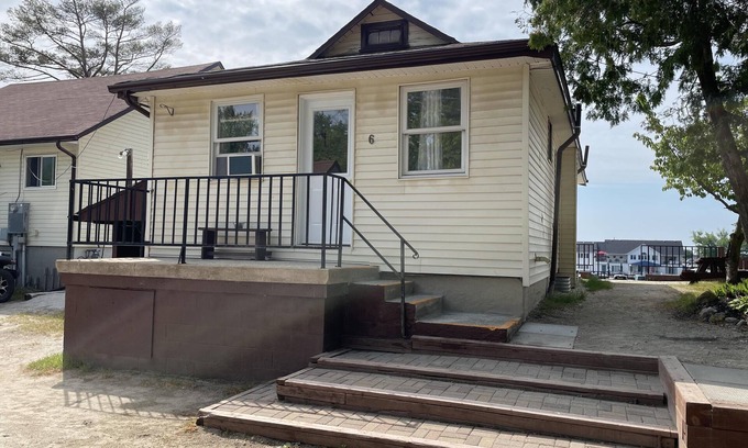 Wasaga Beach Cottage | Dock Life Beach 1 - Cottage 6, Riverside Property, 2 Bdrm, 3 min walk to Beach 1