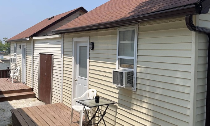 Wasaga Beach Cottage | Dock Life Beach 1 - Cottage 14, Riverside Property, 1 Bdrm, 3min walk to Beach 1