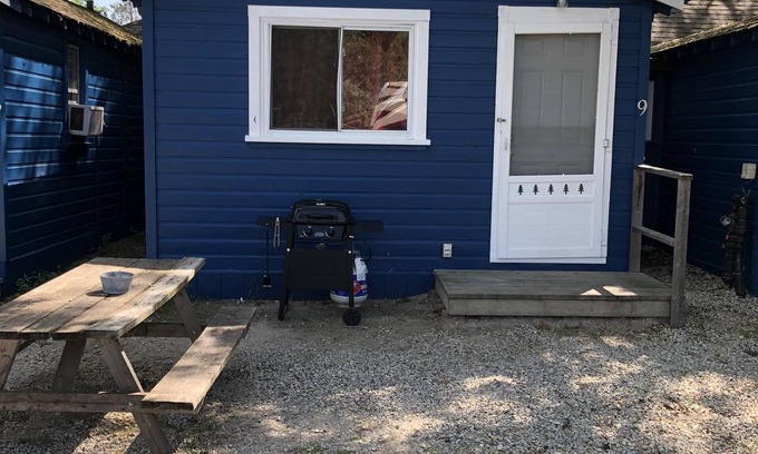 Wasaga Beach Cottage | Dock Life Cottage 9 - Riverside, 2 Bedroom, Wasaga