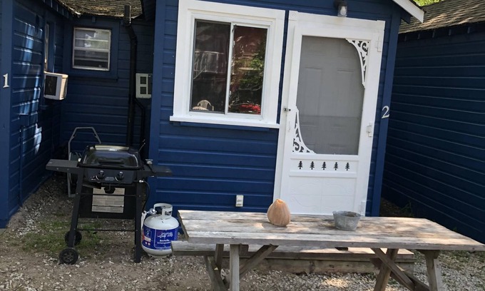 Wasaga Beach Cottage | Dock Life Cottage 2 - Riverside, 1 Bedroom, Wasaga