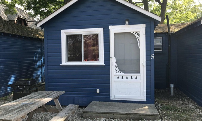 Wasaga Beach Cottage | Dock Life Cottage 5 - Riverside, 1 Bedroom, Wasaga
