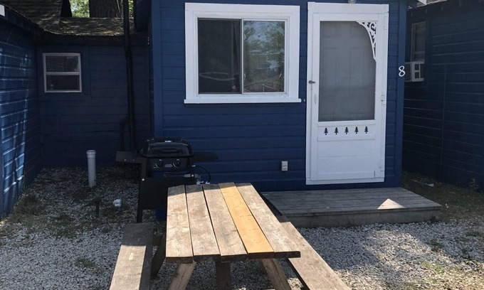 Wasaga Beach Cottage | Dock Life Cottage 8 - Riverside, 1 Bedroom, Wasaga