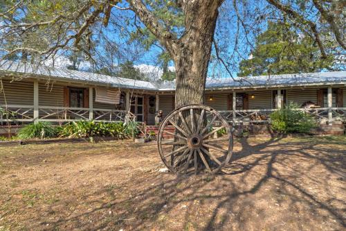 La Grange House | Dock on Lake Siesta Spacious La Grange Retreat!