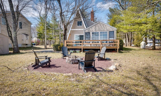 Pocono Summit House | Dock & Sunroom: Waterfront Home Near Kalahari!