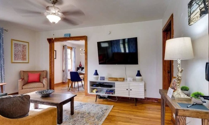 Savannah House | Dock & Volleyball! Near Downtown - Golden Getaway