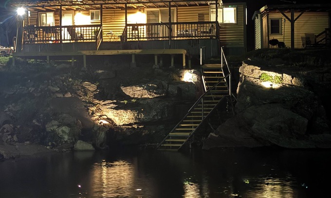 Brownwood Cabin | Dockside Cabin- waterfront, kayaking, fishing, swimming