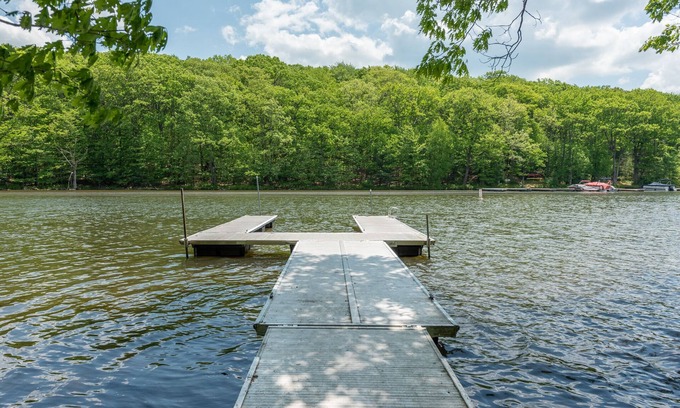North Glade Hills House | Dockside Dog Friendly Retreat w/Views & Arcade Fun