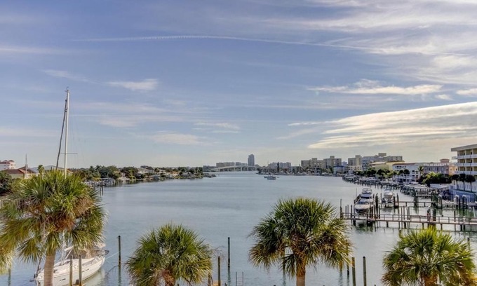 Clearwater Beach Apartment | Dockside Dream
