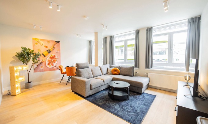 Stadsdriehoek Apartment | Dockside Living 2BDR Apartment JUF