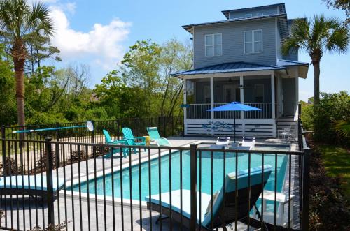 Crystal Beach House | Doctor's Orders 2 Short Walk to Private Deeded Beach Sleeps 14