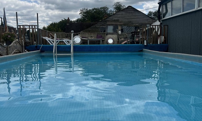 Little Stukeley Hotel | Dog and Castle