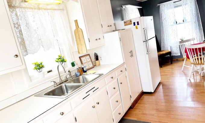Glasgow House | Dog & Family Friendly- Near Downtown and Hospital -3 bedroom housen- WIFI