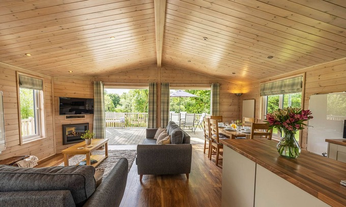 West Tanfield House | Dog friendly Curlew Lodge Riverdale located in Yorkshire