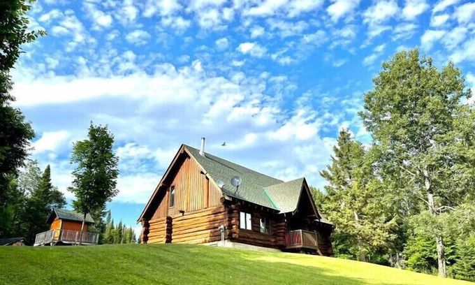 Strong Cabin | Dog friendly 100 acres of private woods hiking trails sleeps 8 play set