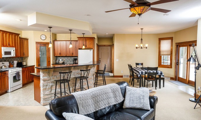 Sturgeon Bay Cabin | Dog-Friendly- 2 acre lot, North of Sturgeon Bay