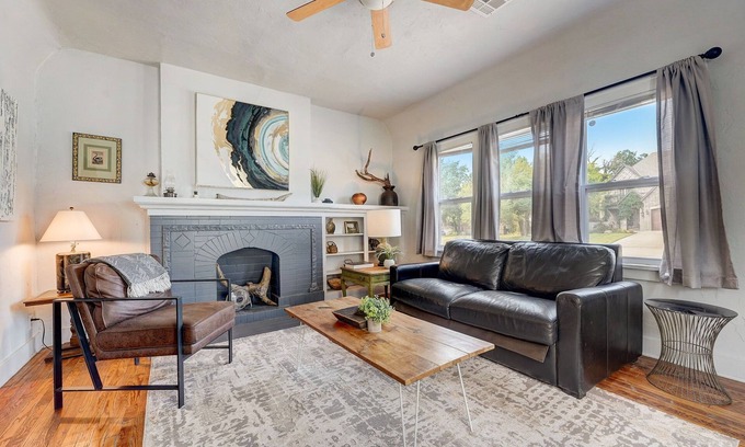 Central Oklahoma City Apartment | Dog-friendly 2BR | $1900/month | Full Kitchen + Laundry