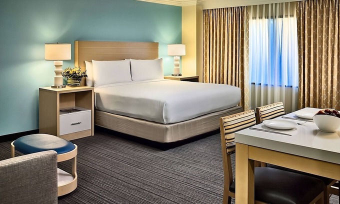 Gwinnett Place Hotel | Dog-friendly Accommodation with Private Kitchen! Pool Access, Area Shuttle!