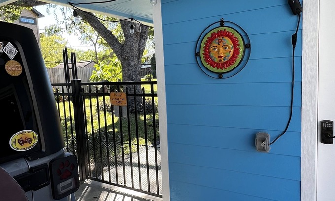 Shoreacres House | Dog friendly and beautiful waterfront guest house with Amenities
