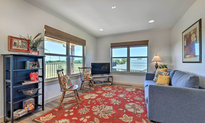 Nemo Apartment | Dog-Friendly Apartment ~ 32 Mi to Fort Worth!