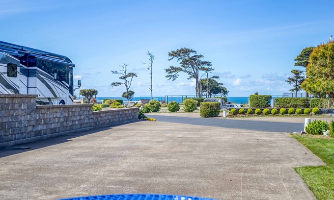 Agate Beach RV Rental | Dog Friendly, Available with 50AMP, 30AMP, Water and Sewer hook up's, WiFi