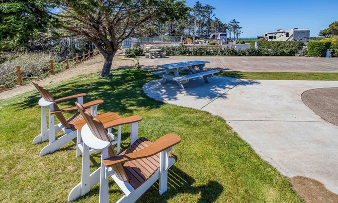 Agate Beach RV Rental | Dog Friendly, Available with 50AMP, 30AMP, Water and Sewer hook up's, WiFi