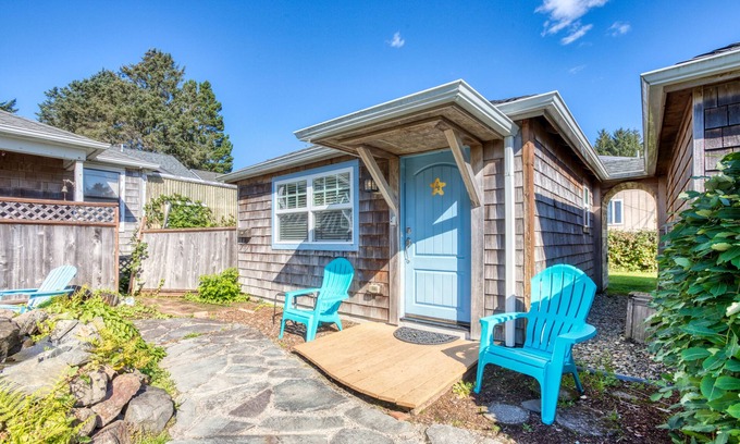 Downtown Cannon Beach Cottage | Dog-Friendly Beach Cottage with Free WiFi - a Block from Beach