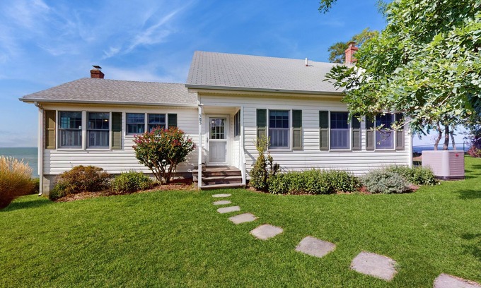 Town of Southold Town House | Dog-Friendly Beachfront Home w/Deck, Free WiFi, Ocean Views, & Wood Fireplace