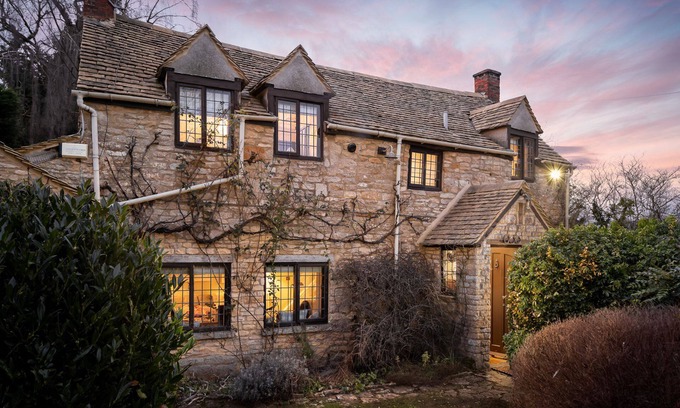 Upper Oddington Cottage | Dog Friendly Cotswold Holiday Cottage - The Forge