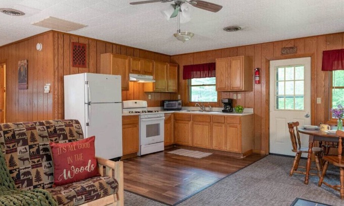 Triumph Cabin | Dog Friendly Cabin Near Starved Rock State Park