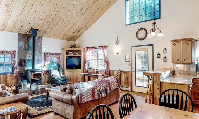 South Fork Cabin | Dog-friendly cabin with wood stove, private hot tub, & riverside firepit