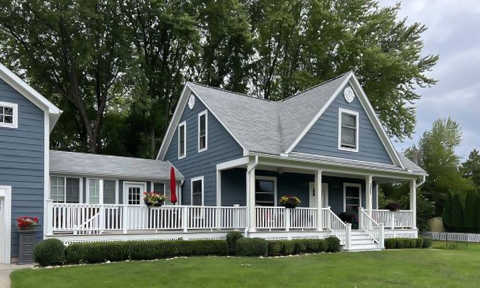 Northport House | Dog-friendly charmer near the beach & marina - firepit, breezeway, W/D, & AC