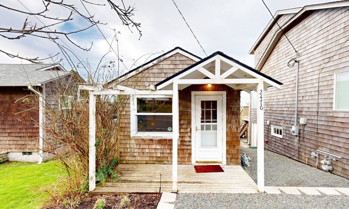 Tolovana Park House | Dog-friendly, comfy cabin only two blocks from the beach