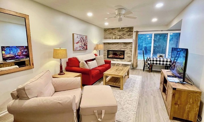 Harbor Springs Condo | DOG Friendly Condo w/POOLS (1 Mile from Ski Hill)
