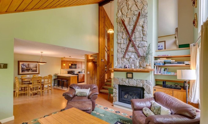 Lincoln House | Dog Friendly Condo at Clearbrook
