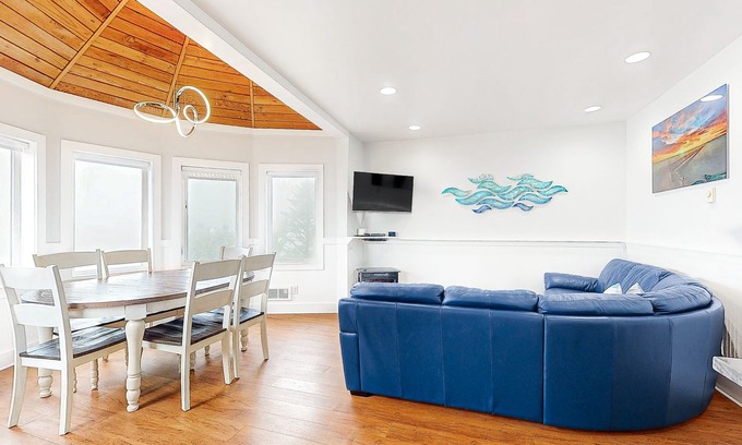 Oceanside Condo | Dog-friendly condo with ocean views, private balcony & great location