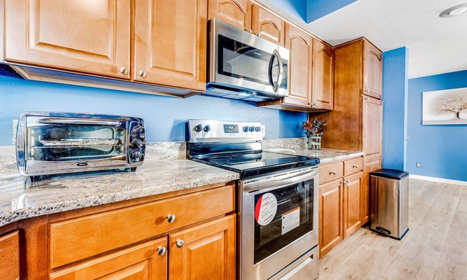 Tucson Apartment | Dog-friendly condo with pool, hot tub, balcony, mountain view, & washer/dryer